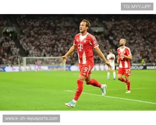 凯恩脚后跟停球潇洒破门，拜仁球迷欢呼不止